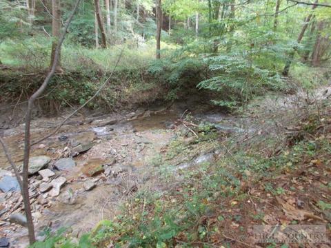 562 Jakes Mountain Rd, Deep Gap, NC 28618 photo 3