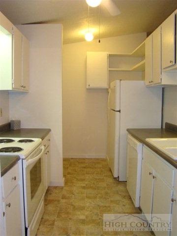 562 Jakes Mountain Rd, Deep Gap, NC 28618 photo 2