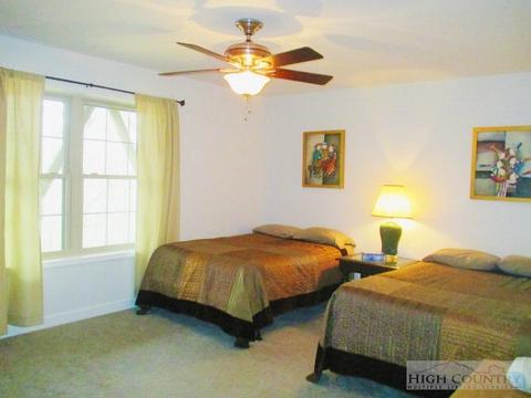136 Pond Creek Rd, Beech Mountain, NC 28604 photo 4