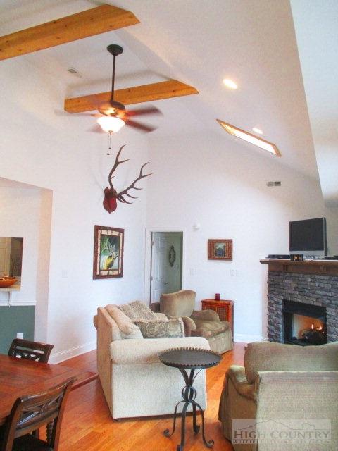 136 Pond Creek Rd, Beech Mountain, NC 28604 photo 8