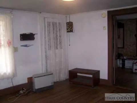 703 Elk Ln, Deep Gap, NC 28618 photo 2