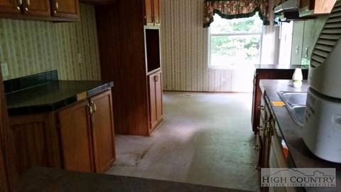 395 Jenwil Dr, Deep Gap, NC 28618 photo 4