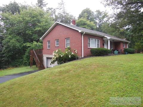 211 Crest Dr, Boone, NC 28607 photo 1