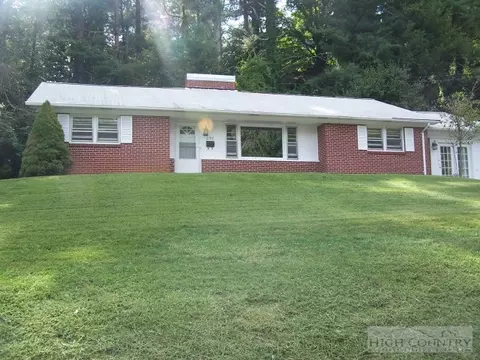 207 Cherrybrook Ln, Boone, NC 28607 photo 2