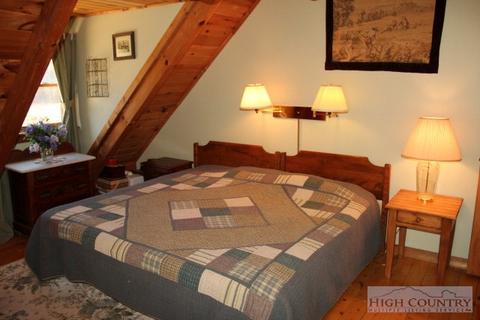 807 Moonshadow Ln, Crumpler, NC 28617 photo 6