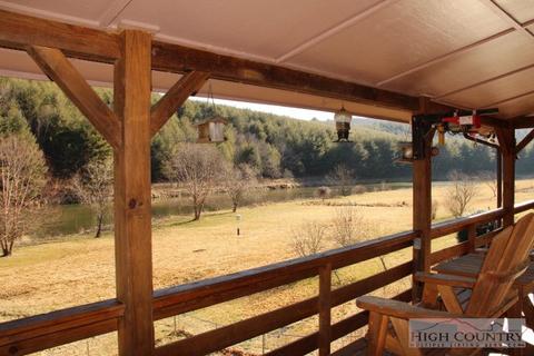 807 Moonshadow Ln, Crumpler, NC 28617 photo 12