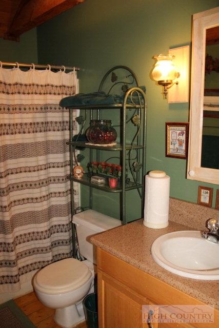 807 Moonshadow Ln, Crumpler, NC 28617 photo 4