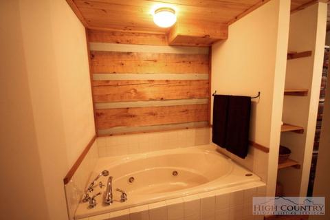 342 Hawks Lake Dr, Seven Devils, NC 28604 photo 8
