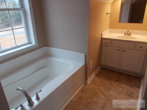 2376 Ridge Rd, Boone, NC 28607 photo 4