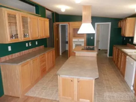 314 Bear Creek Ln, Deep Gap, NC 28618 photo 2
