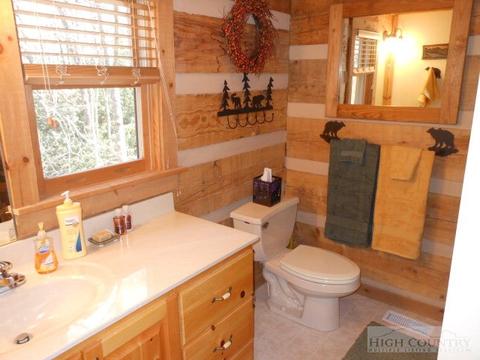 302 Hawks Lake Dr, Seven Devils, NC 28604 photo 10