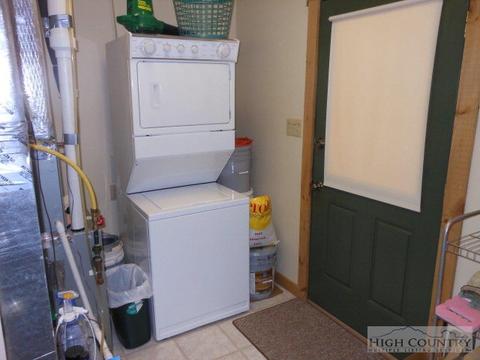 302 Hawks Lake Dr, Seven Devils, NC 28604 photo 33