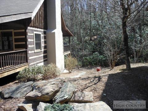 302 Hawks Lake Dr, Seven Devils, NC 28604 photo 2