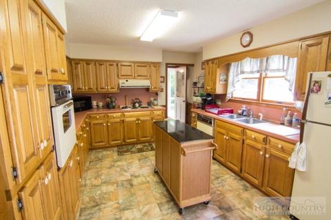 285 Bob Campbell Rd, Vilas, NC 28692 photo 4