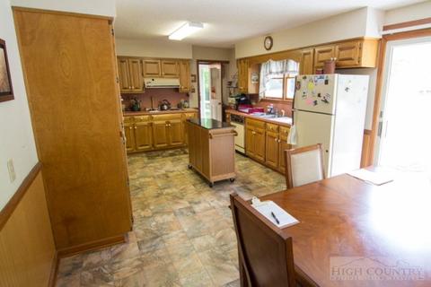 285 Bob Campbell Rd, Vilas, NC 28692 photo 5