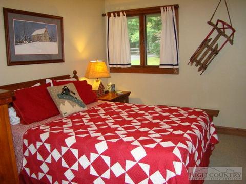 325 Owl Rest Ln, Deep Gap, NC 28618 photo 9