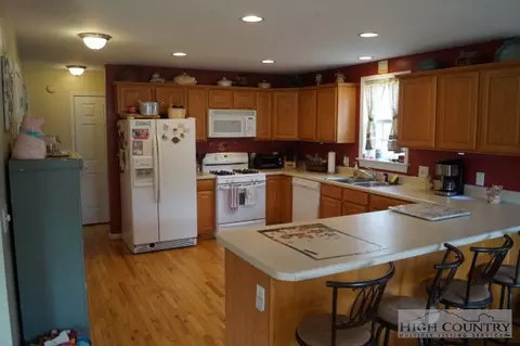 172 High Knolls Ln, Deep Gap, NC 28618 photo 16
