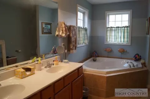 172 High Knolls Ln, Deep Gap, NC 28618 photo 6