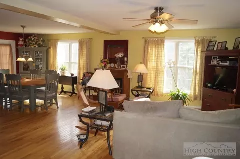 172 High Knolls Ln, Deep Gap, NC 28618 photo 3