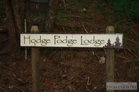 419 Saddle Ln, Deep Gap, NC 28618 photo 8