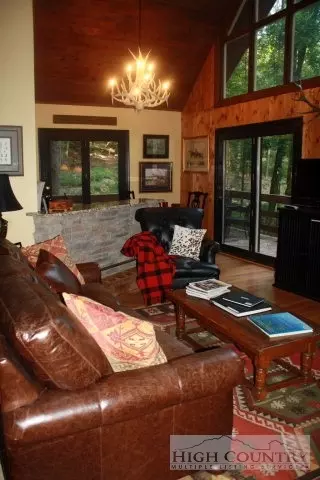 419 Saddle Ln, Deep Gap, NC 28618 photo 3