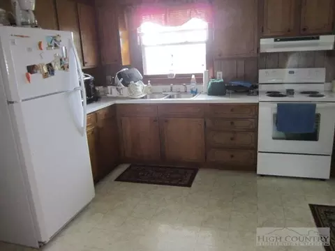 740 Flat Rock Rd, Crumpler, NC 28617 photo 11