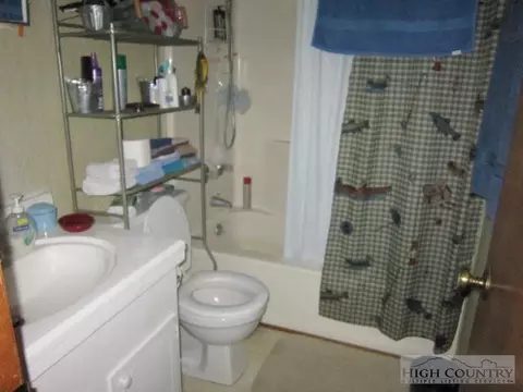 740 Flat Rock Rd, Crumpler, NC 28617 photo 5