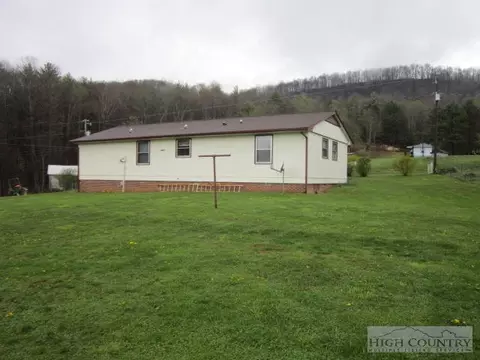 740 Flat Rock Rd, Crumpler, NC 28617 photo 2