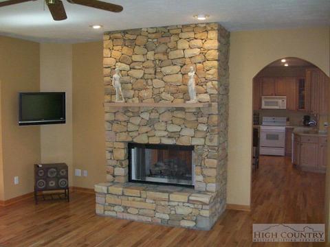 970 Algonquin Dr, Boone, NC 28607 photo 4