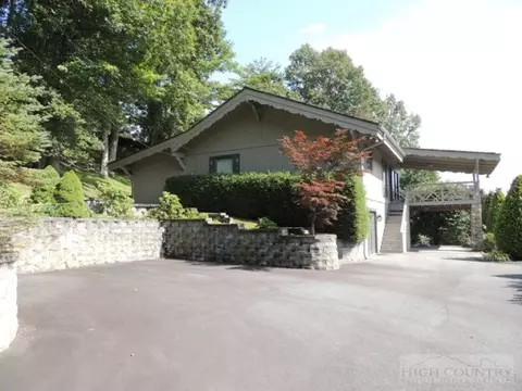 246 Hickory, Boone, NC 28607 photo 3