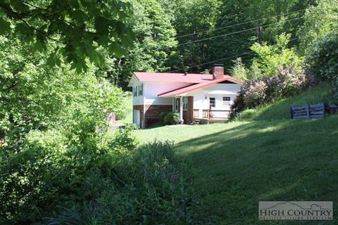 201 Locust Hl, Boone, NC 28607 photo 1