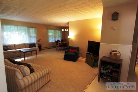 201 Locust Hl, Boone, NC 28607 photo 4