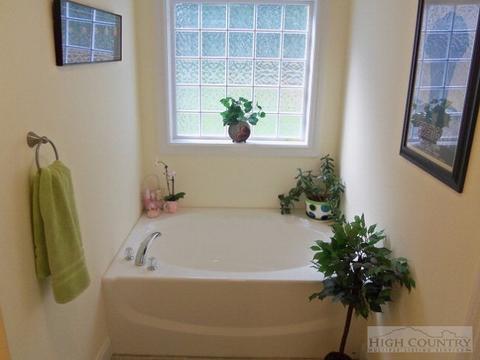 891 Patton Ridge Rd, Deep Gap, NC 28618 photo 3
