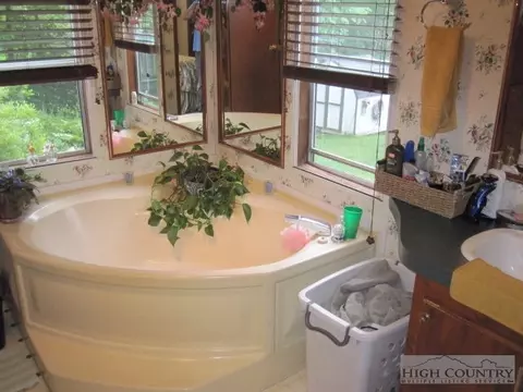 522 Boyd Harmon Rd, Vilas, NC 28692 photo 4