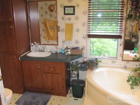 522 Boyd Harmon Rd, Vilas, NC 28692 photo 5