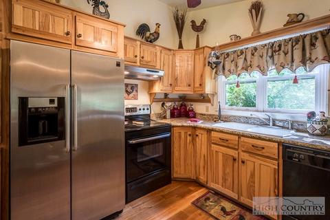210 A St, Lansing, NC 28643 photo 12