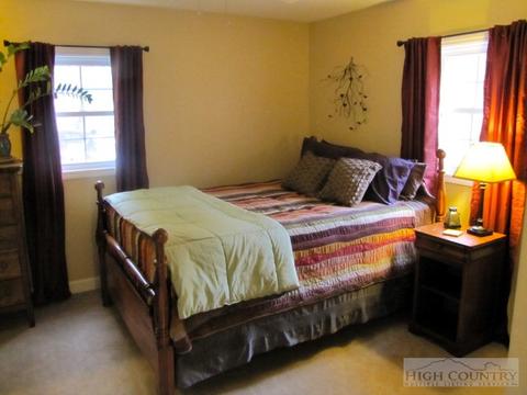 338 Walnut Ln, Vilas, NC 28692 photo 9
