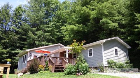 338 Walnut Ln, Vilas, NC 28692 photo 1