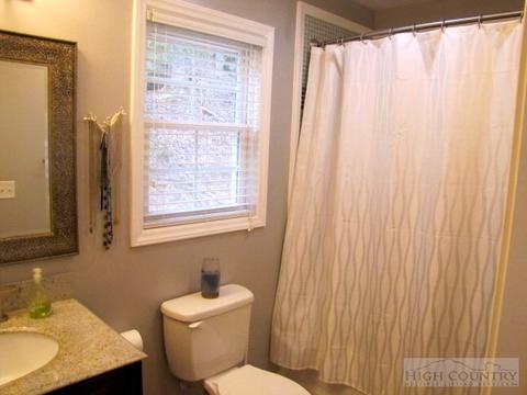 338 Walnut Ln, Vilas, NC 28692 photo 4