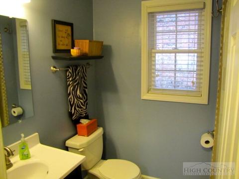 338 Walnut Ln, Vilas, NC 28692 photo 3