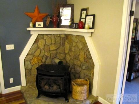 338 Walnut Ln, Vilas, NC 28692 photo 8