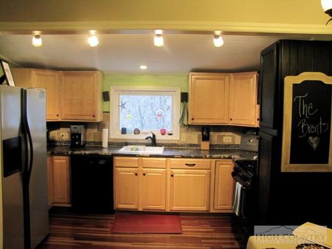 338 Walnut Ln, Vilas, NC 28692 photo 2