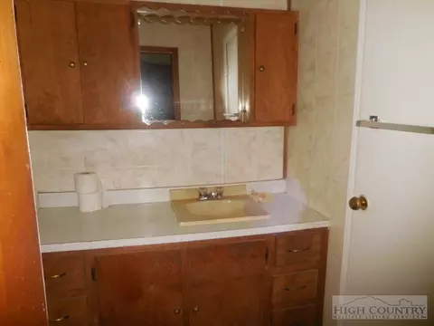 239 Henry Powers Rd, Lansing, NC 28643 photo 9