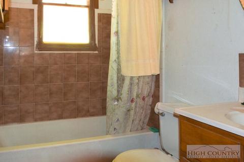 321 Wes Randall Rd, Deep Gap, NC 28618 photo 9