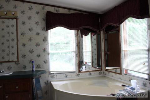 436 Moore Rd, Lansing, NC 28643 photo 7