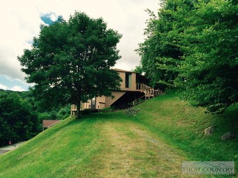135 Longview Ct, Seven Devils, NC 28604 photo 8