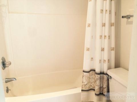 135 Longview Ct, Seven Devils, NC 28604 photo 4