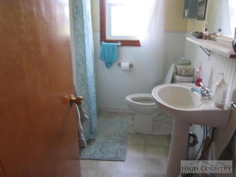 140 Spencer Branch Rd, Lansing, NC 28643 photo 5