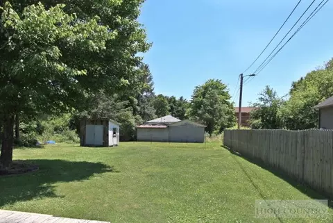 407 Meadowview Dr, Boone, NC 28607 photo 2