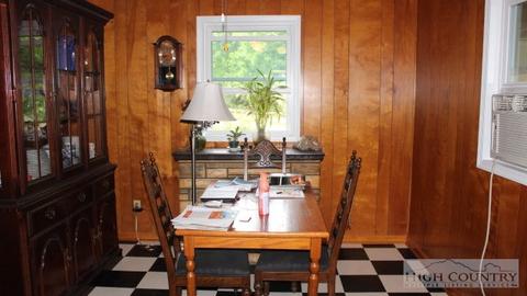 193 Jakes Mountain Rd, Deep Gap, NC 28618 photo 4